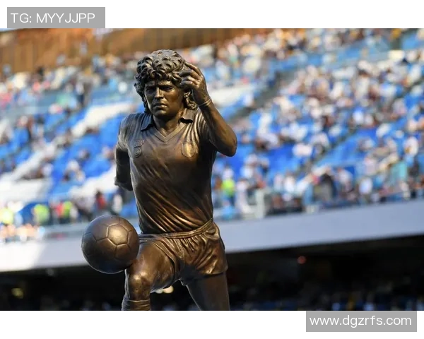 足坛震惊大牌球星疑似当众顺手牵羊偷走比赛用足球