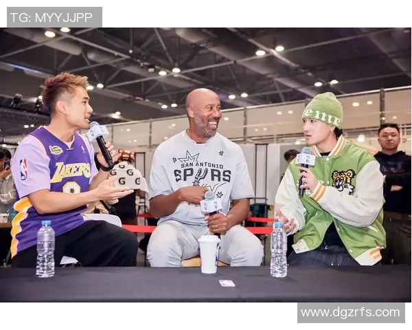 足球球星与经典歌曲的完美结合：用音乐诠释足坛传奇人物的风采与人生