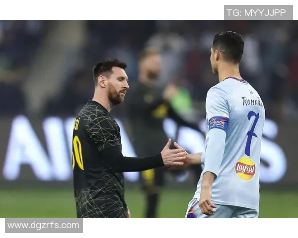 足球星光闪耀:探寻全球顶级球员的光辉岁月与传奇瞬间